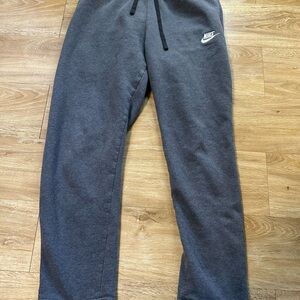 Nike sweatpants, Charcoal grey, Fleece, Athletic slightly baggy fit Medium M